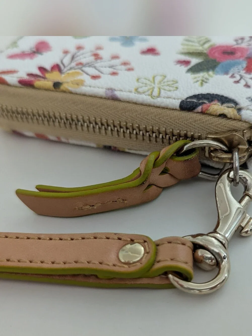Dooney And Bourke X Disney Minnie Mouse Flower And Garden Wallet Wristlet